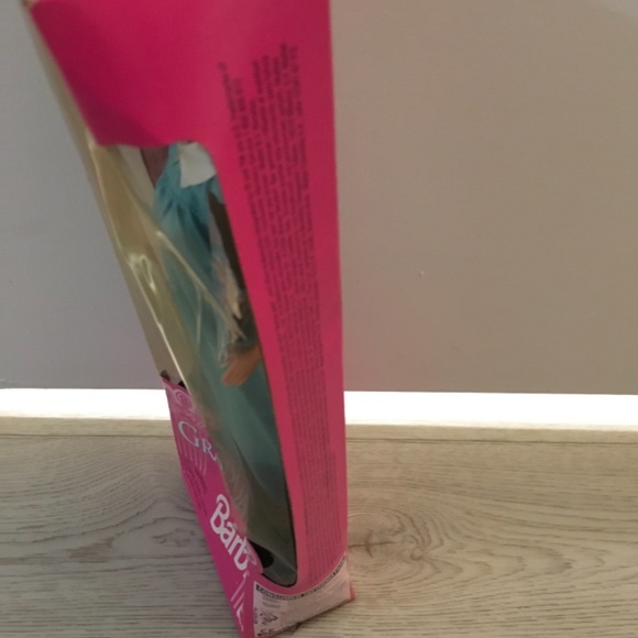 Vintage graduation barbie - Picture 2 of 4